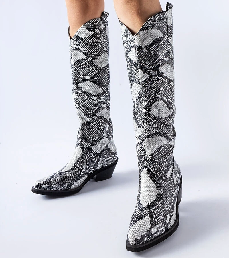 Schwarz-weiße Cowboy-Stiefel im Chapin-Schlangenmuster
