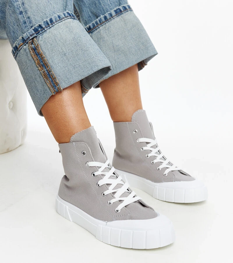 Graue hohe Sneaker von Vinka