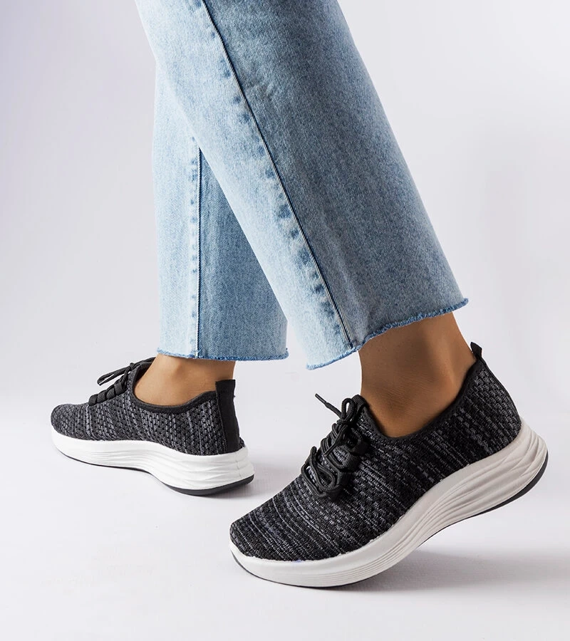 Schwarze Stoff-Sneakers von Tommaso