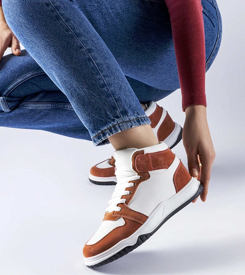 Weiß-braune Elizabeth Knöchel-Sneakers