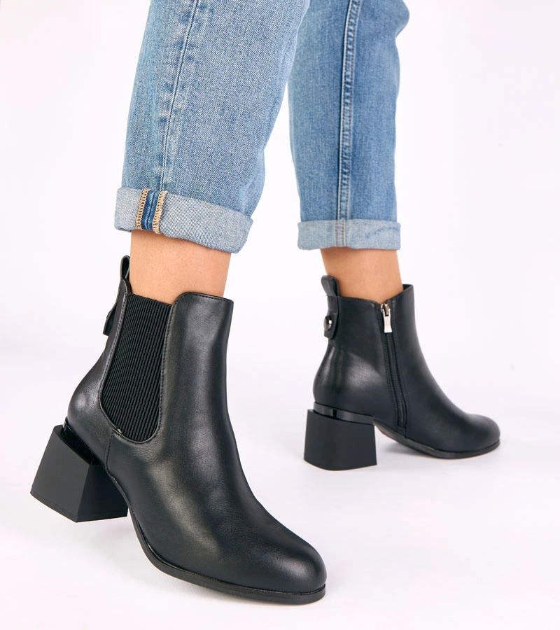 Schwarze Stiefeletten mit Blockabsatz und elastischem Einsatz Taina