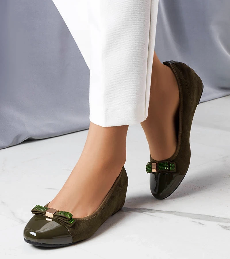 Grüne Ballerinas mit überzogenem Keilabsatz von Cailot