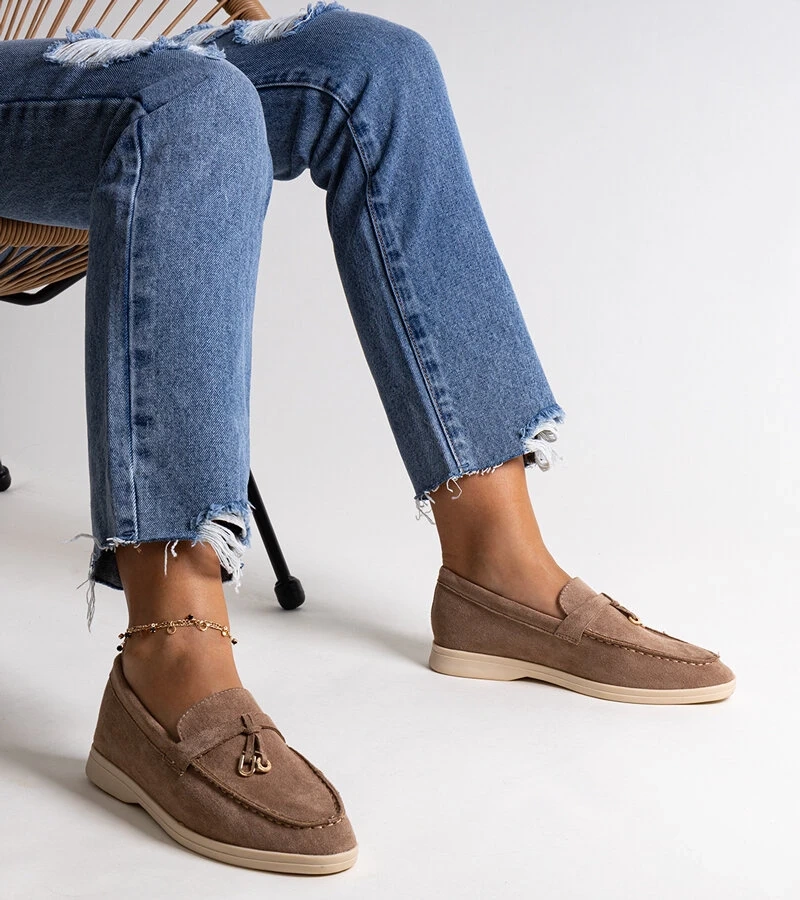 Dunkelbraune Mokassins mit Metallanhänger Fiorano