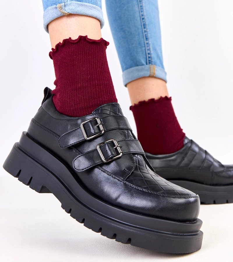 Schwarze Halbschuhe auf massiver Sohle mit Schnallen Juke