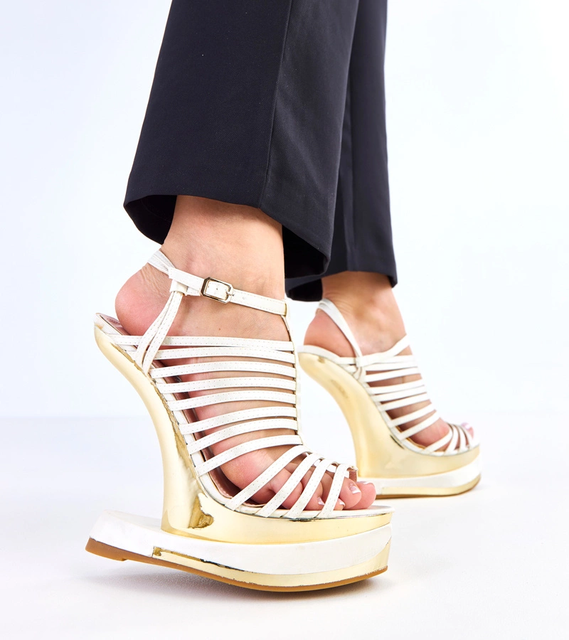 Beige Sandalen mit futuristischem Absatz Elizer