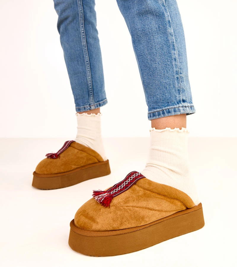 Braune geschlossene Hausschuhe mit buntem Einsatz Sarah