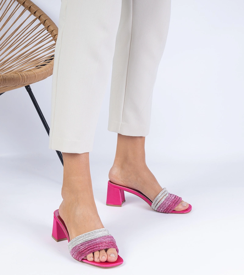 Rosa elegante Pantoletten mit Absatz und Strasssteinen Maritto