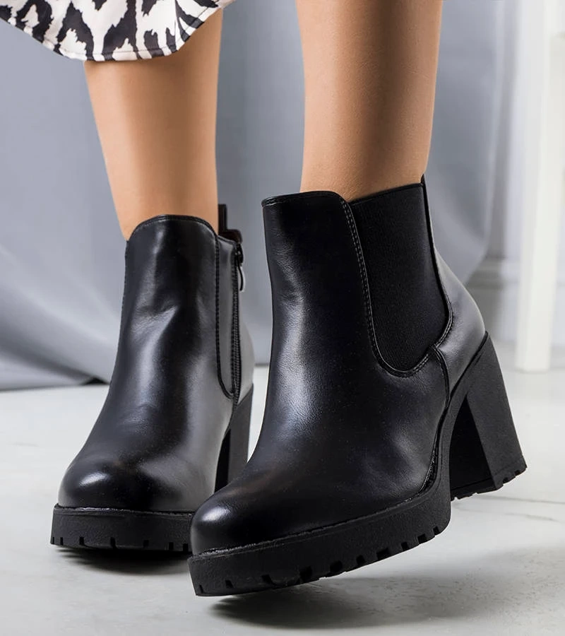 Schwarze gefütterte Stiefeletten Cattan