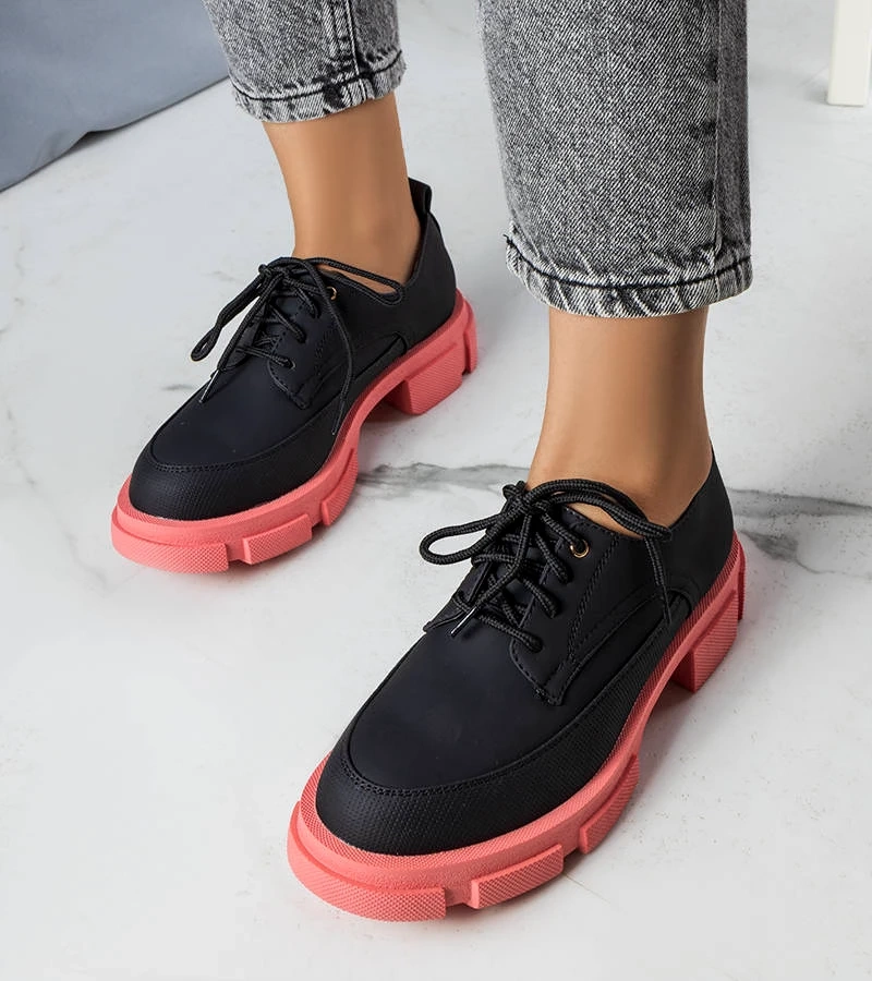 Rote Halbschuhe mit massiver Sohle von Kay