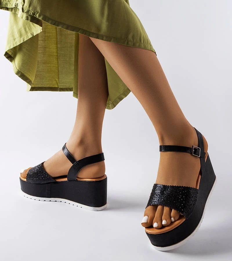 Schwarze durchbrochene Plateau-Sandalen von Stockton