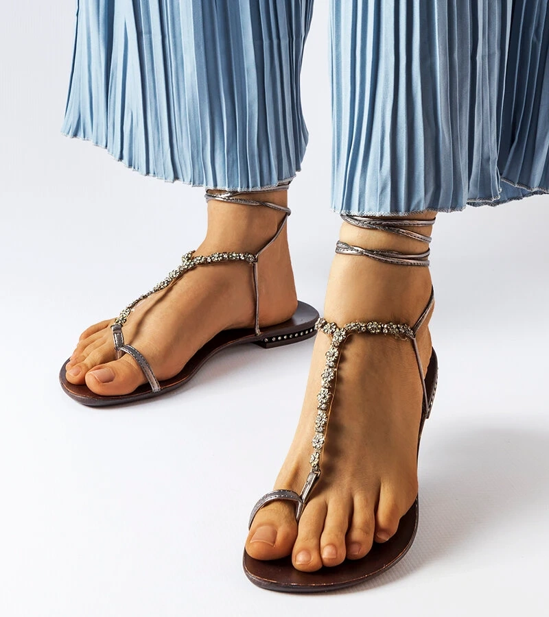 Dunkelgraue Sandalen mit Zirkonen von Troghi