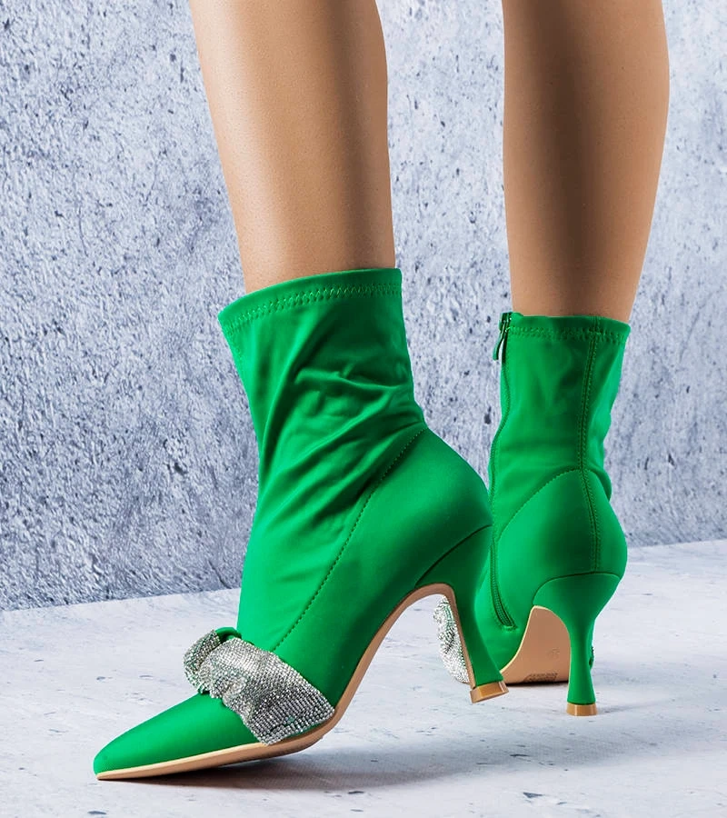 Grüne Stiefeletten verziert mit Zirkonen von Caisse