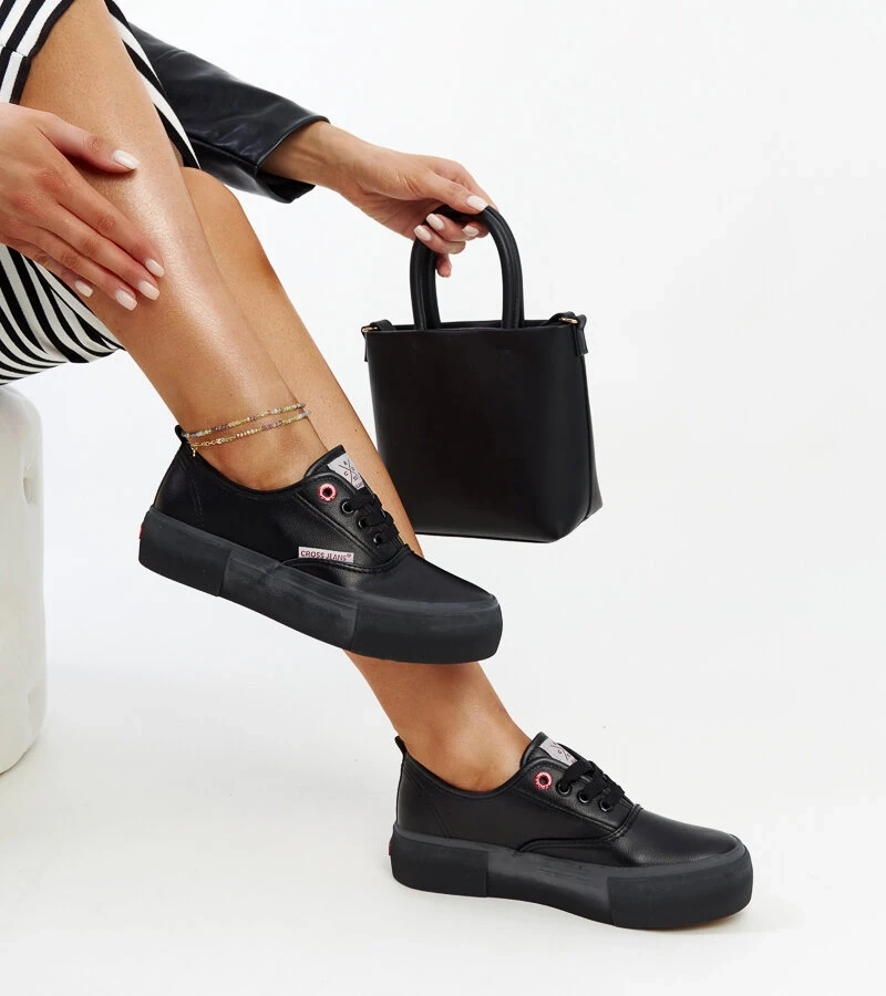Schwarze Damen-Sneaker von CROSS JEANS