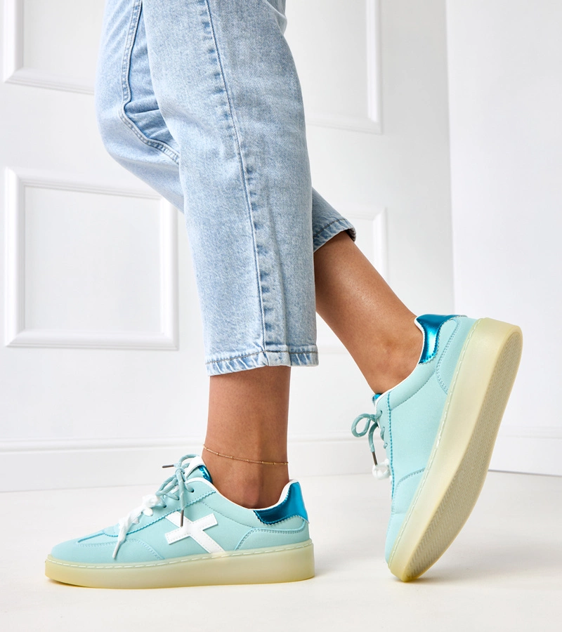 Blaue Sneakers mit Plateausohle und weißem Einsatz Eriksen
