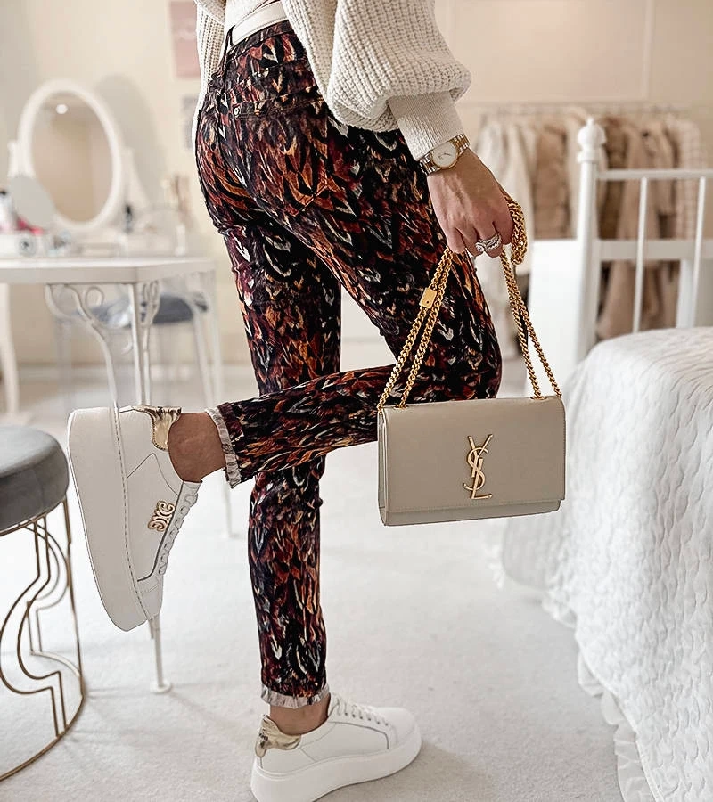 Claudes gemusterte braune Hosen