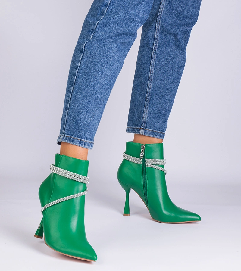 Grüne Stiefeletten mit Absatz verziert mit Strass Fantagaro