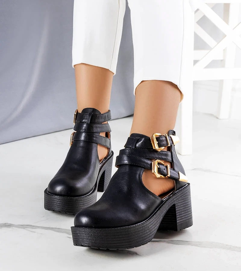 Schwarze Stiefeletten mit Ausschnitt Nellie