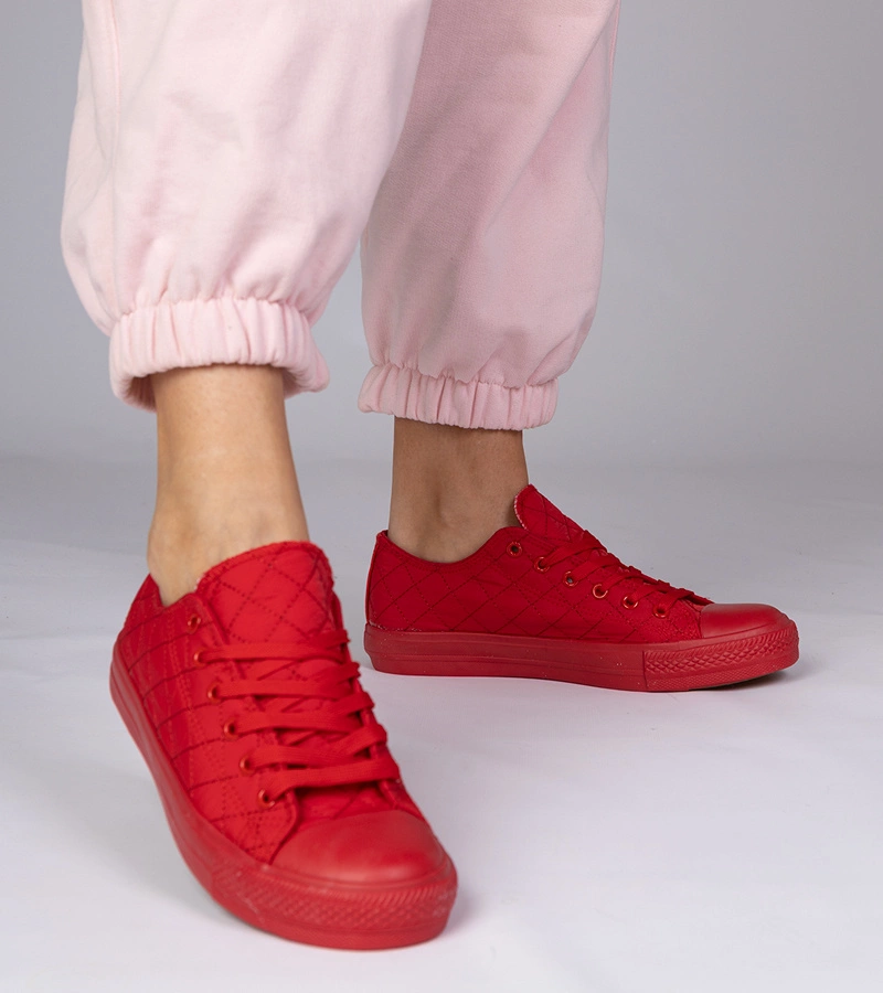 Rote klassische gesteppte Turnschuhe Nessa