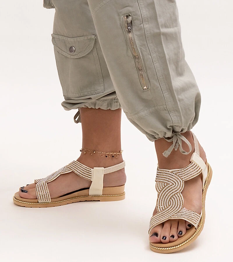 Hellbeige Sandalen verziert mit Zirkonen von Gairsa