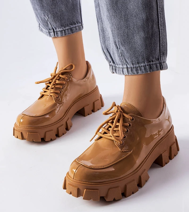 Braune lackierte Halbschuhe Beccadelli