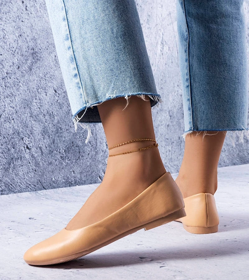 Beigefarbene Ballerinas mit Lederinnensohle von Truchon