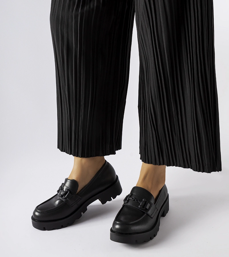 Schwarze Halbschuhe mit Leder-Einlegesohle Fauna