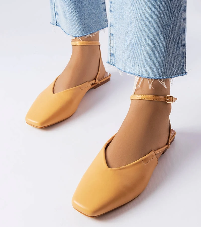 Beige Sandalen mit geschlossener Spitze Jehovah