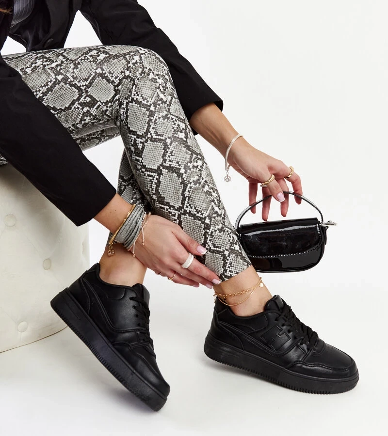 Schwarze Plateau-Sneakers von Mentha