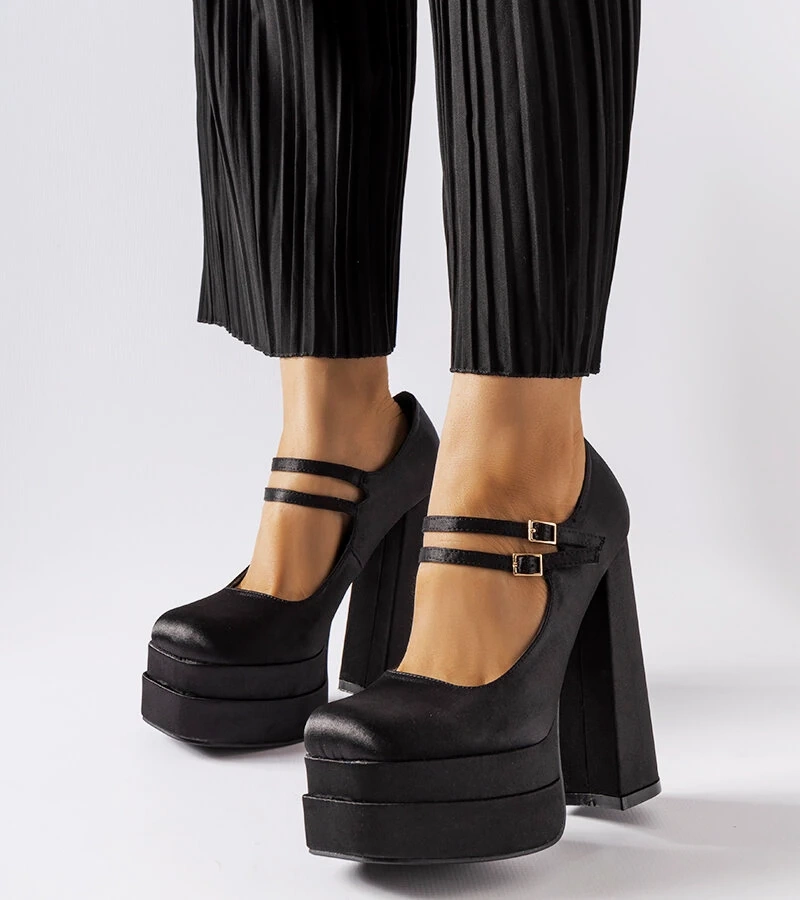 Schwarze Pumps mit hohem Absatz von Gabriel