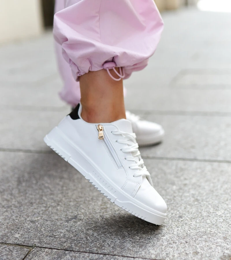 Weiße Sneakers mit Reißverschluss an der Seite von Shanna