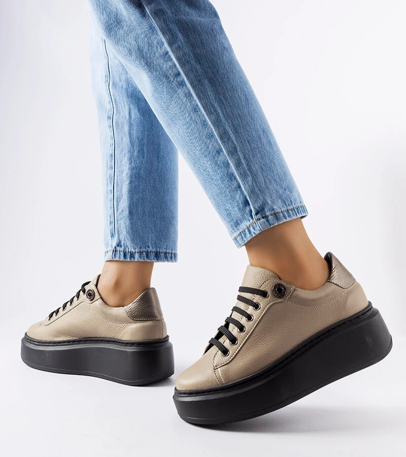 Dunkelbeige Leder-Sneakers von Karino mit Plateau