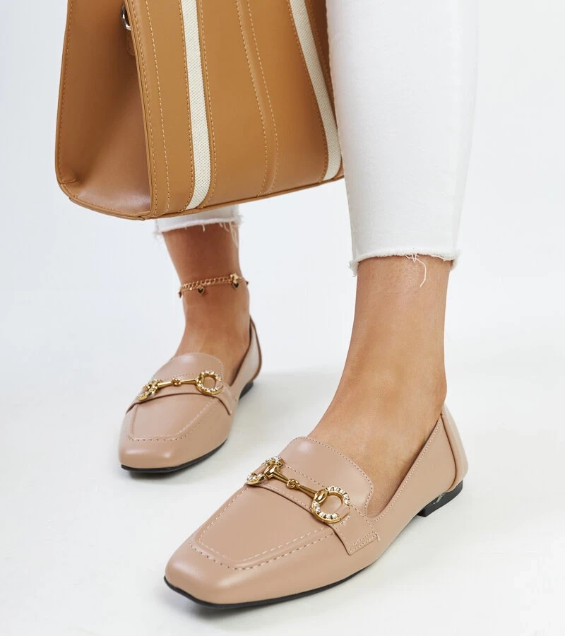 Beige Mokassins mit Areebah-Spange