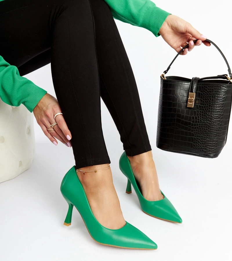 Grüne Nixon Pumps mit niedrigem Absatz