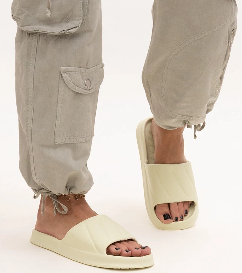 Grüne Primula-Schaumstoffklappen