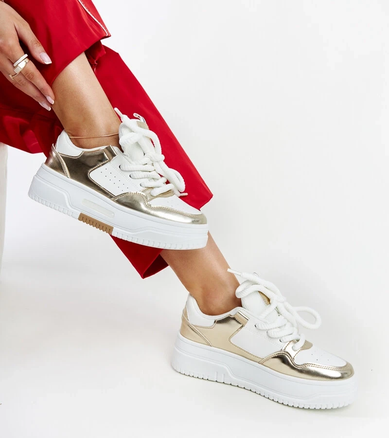 Weiß-goldene Sneakers auf hoher Plattform von Farkas