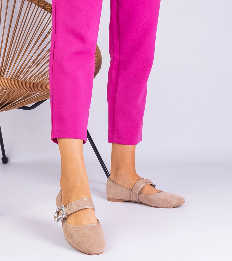 Beige Ballerinas verziert mit Schnalle und Kristallen Demetra