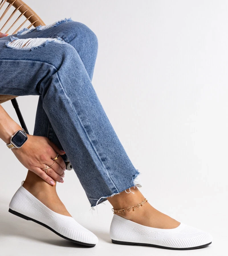 Weiße Stoff-Ballerinas von Yafia