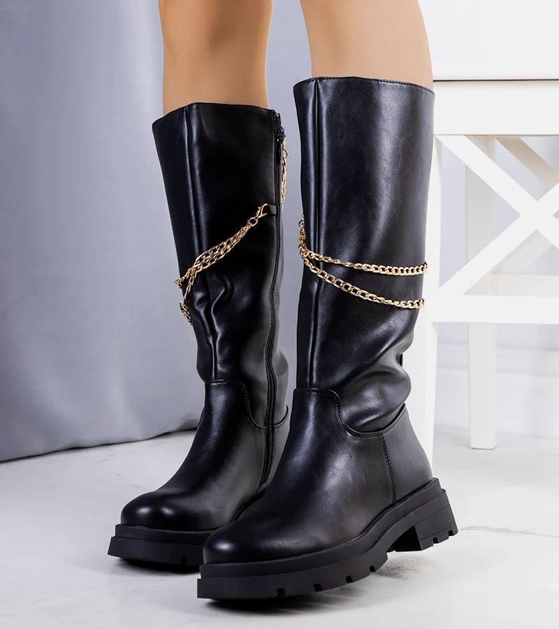 Schwarze gefütterte Stiefel mit Kettchen von Moruz