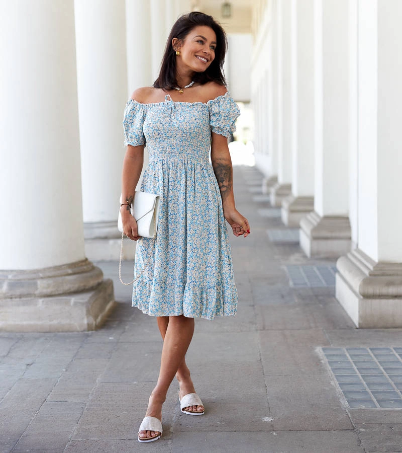 Blaues Blumenkleid mit Astolf-Bindung