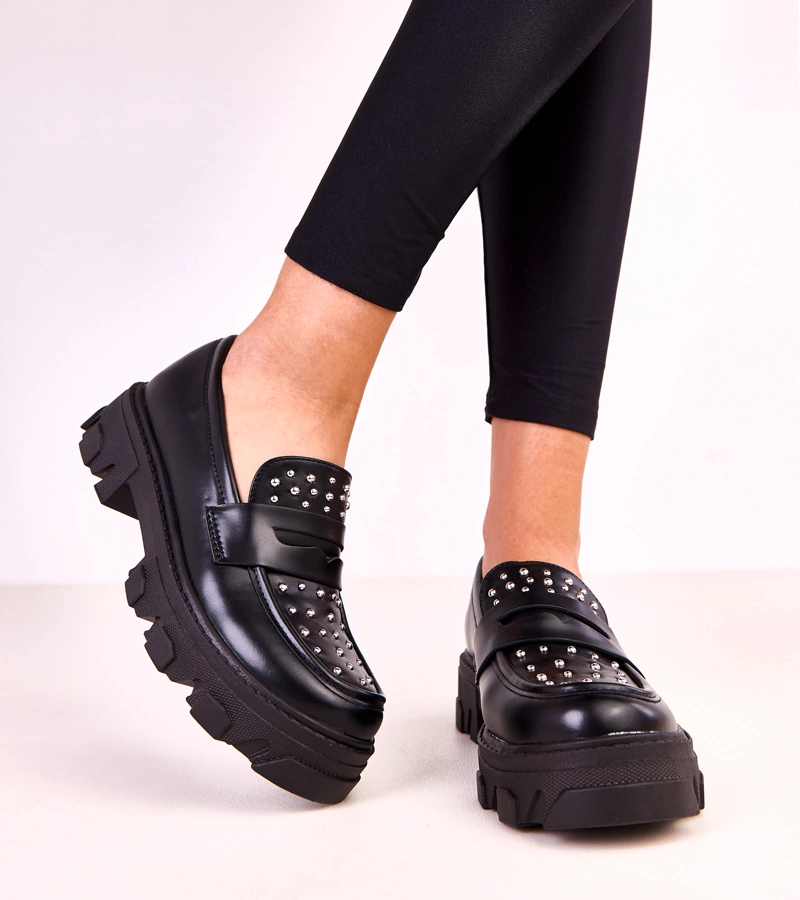 Damenschwarzmokassins mit Nieten Memolis