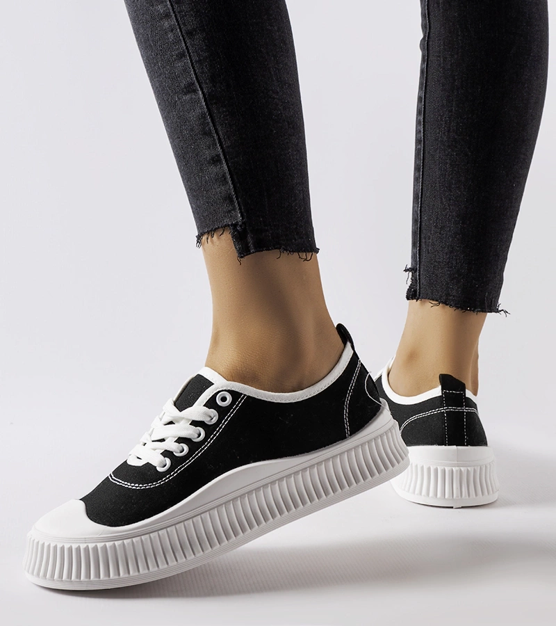 Schwarze Plattform-Sneakers von Collepepe