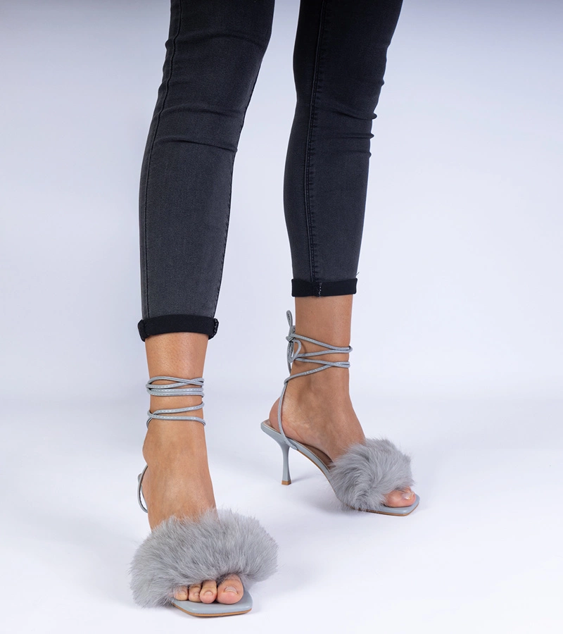 Graue High-Heel-Sandalen mit Fell Aladisa