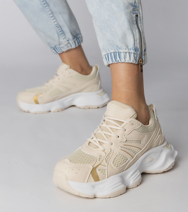Beige Sportsneaker auf massiver Sohle Klarris