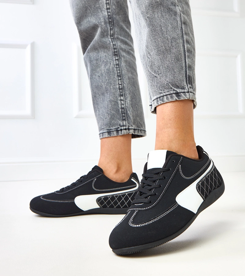 Schwarze Sneakers mit weißem Akzent Manaar