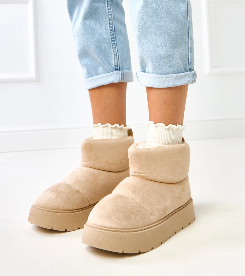 Hellbeige gefütterte Schneestiefel auf Plateau Ribeiro