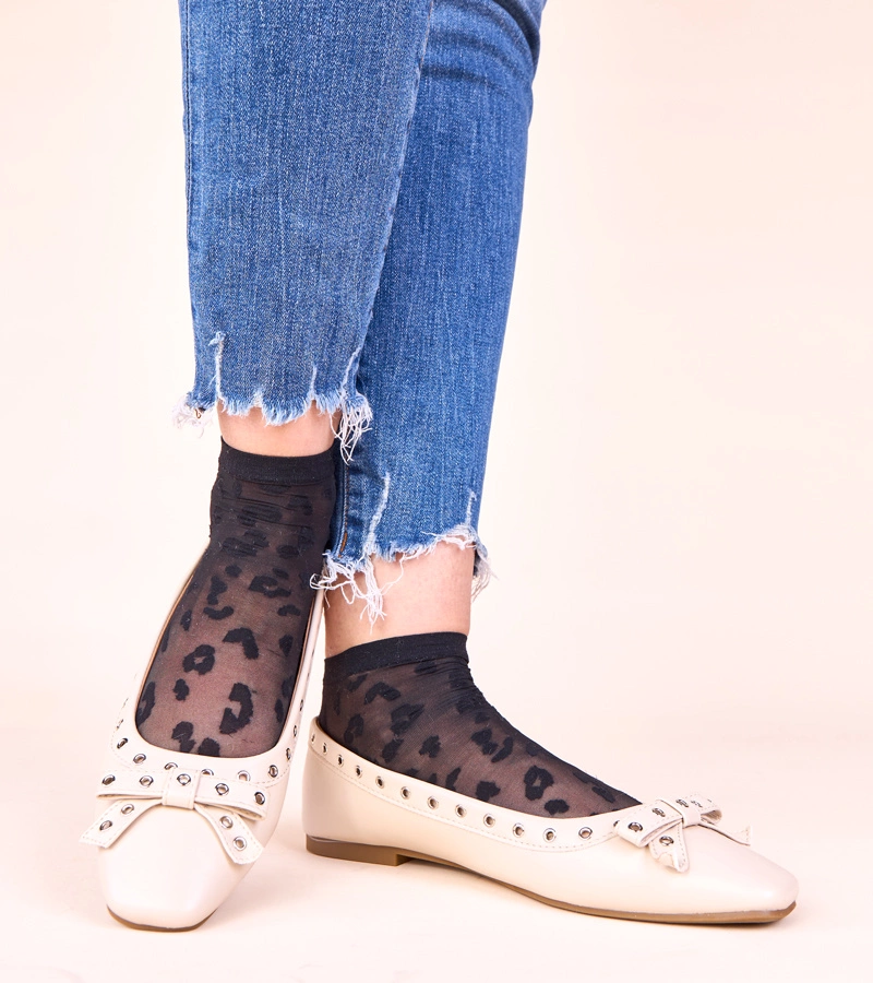 Beige Ballerinas mit Zierösen und Schleife Baisa