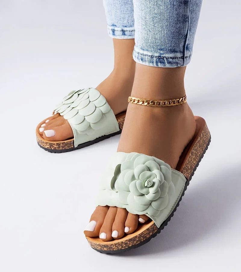 Beżowe klapki z łańcuchem Levy