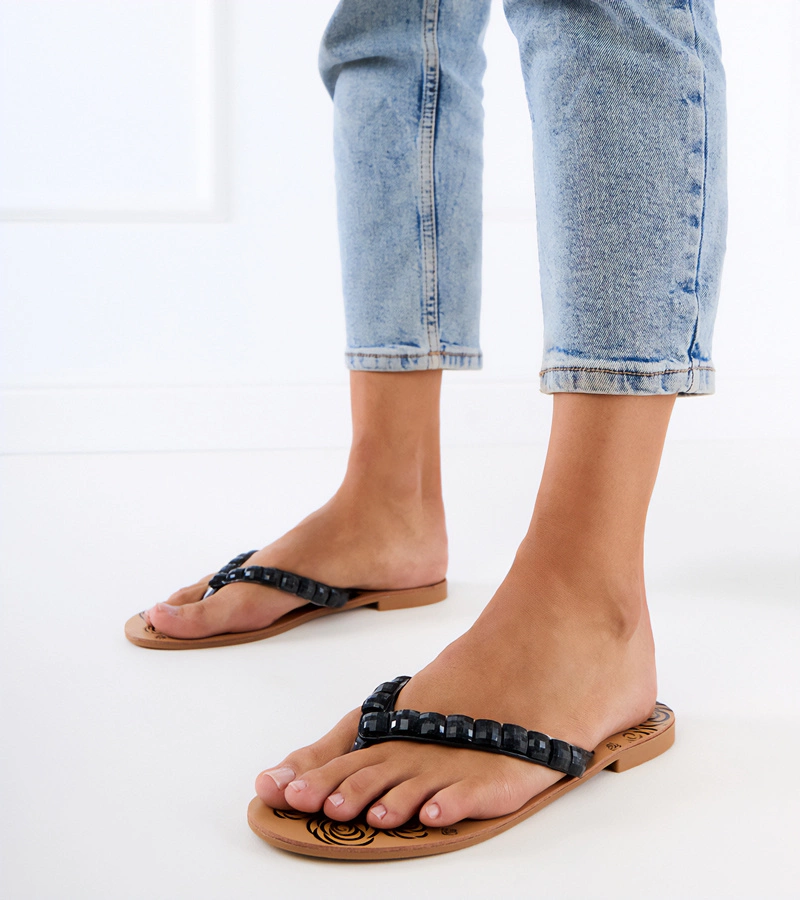 Schwarze Zehentrenner verziert mit Steinen Liwiros