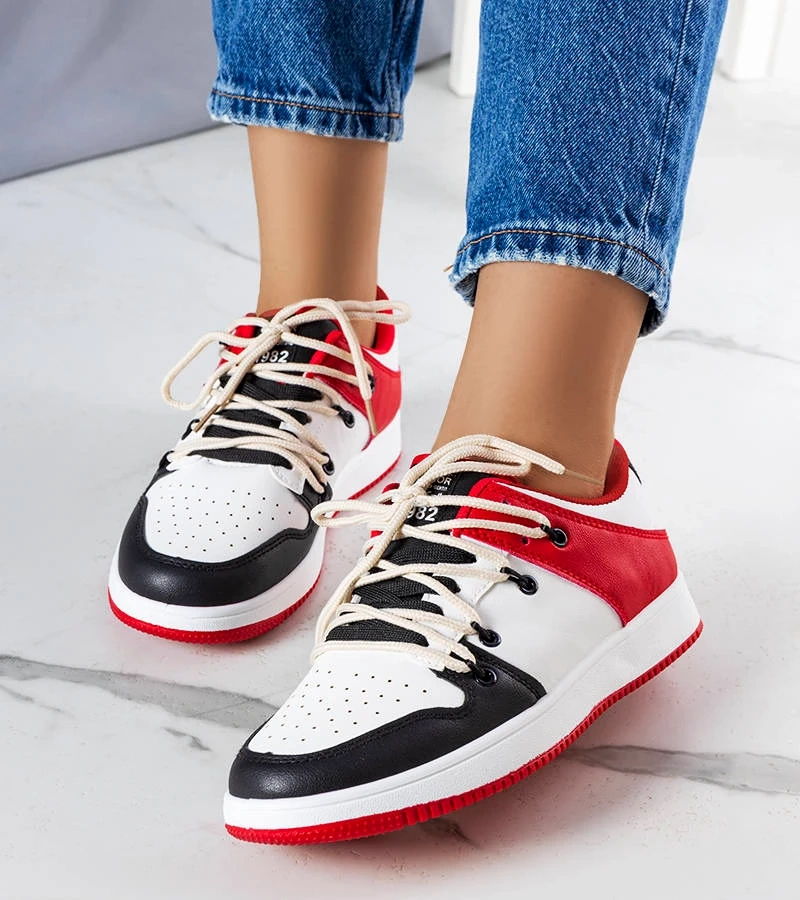 Schwarz-Rote Retro Sneakers von Shari