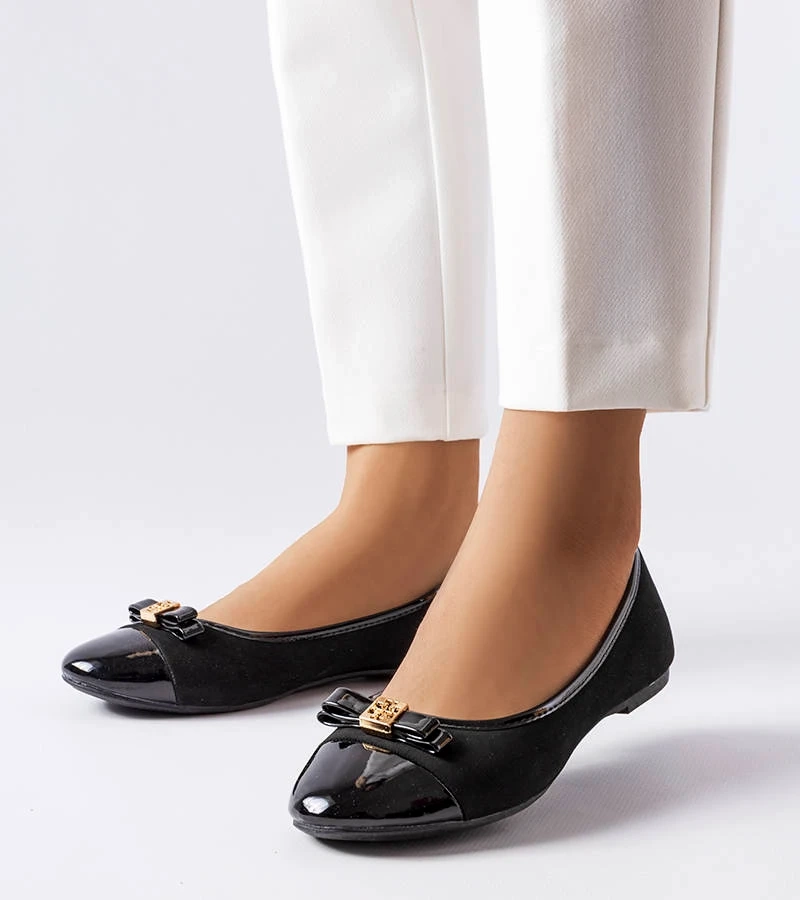 Schwarze Ballerinas mit lackierter Spitze von Umberto